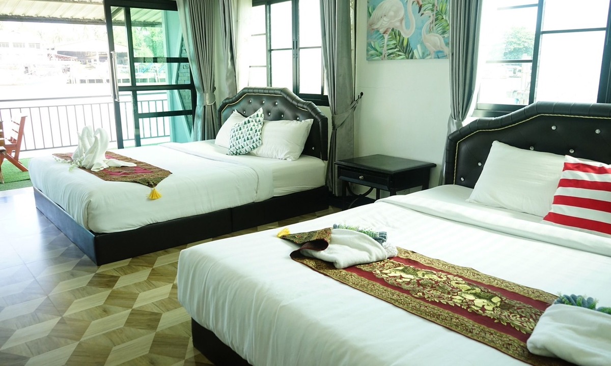Sichon Hotel | Chaiyai River Front Hotel