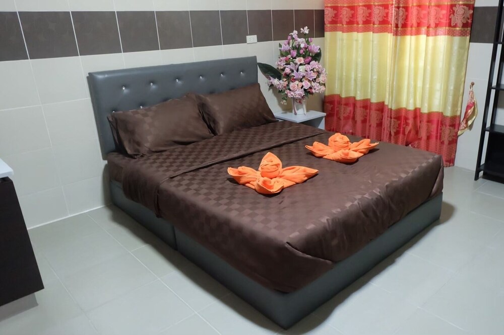 Nong Hong Hotel | Dhanakarn D4