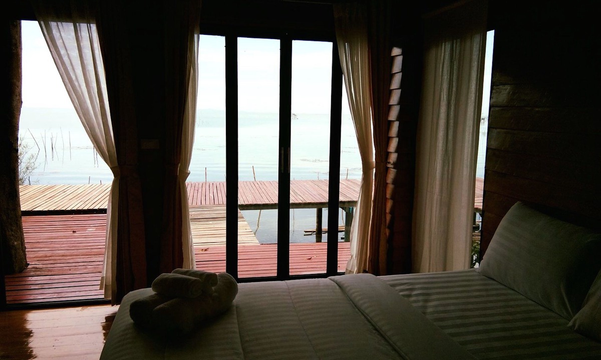 Khuan Khanun Hotel | Lake House