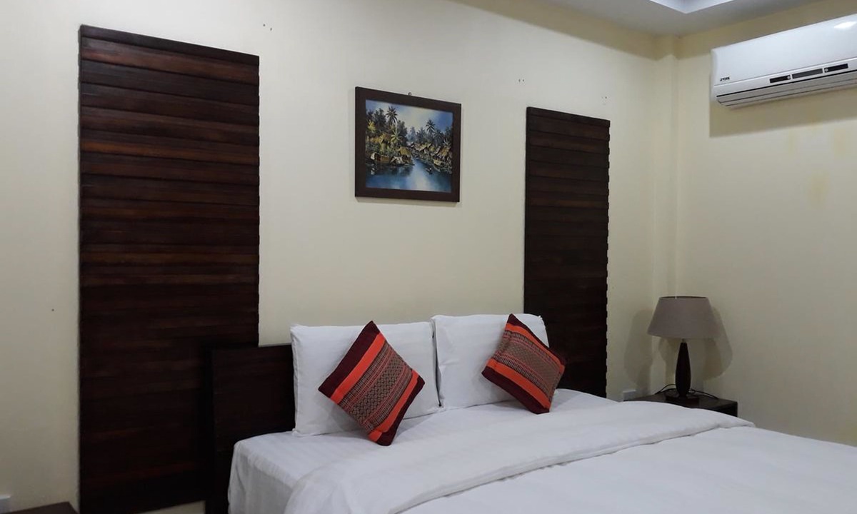 Cherngtalay Hotel | Ron's Bungalow