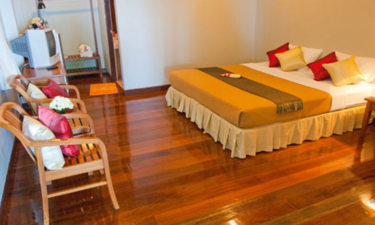 Thong Chai Hotel | Baan Klang Aow Beach Resort