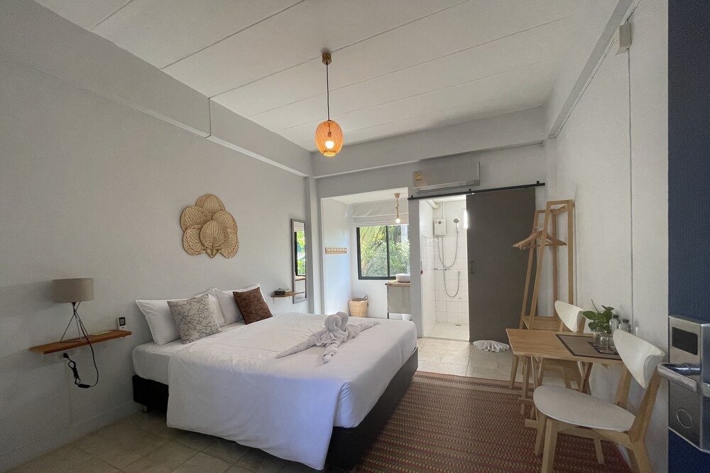 San Pa Thong Hotel | Home at Nine