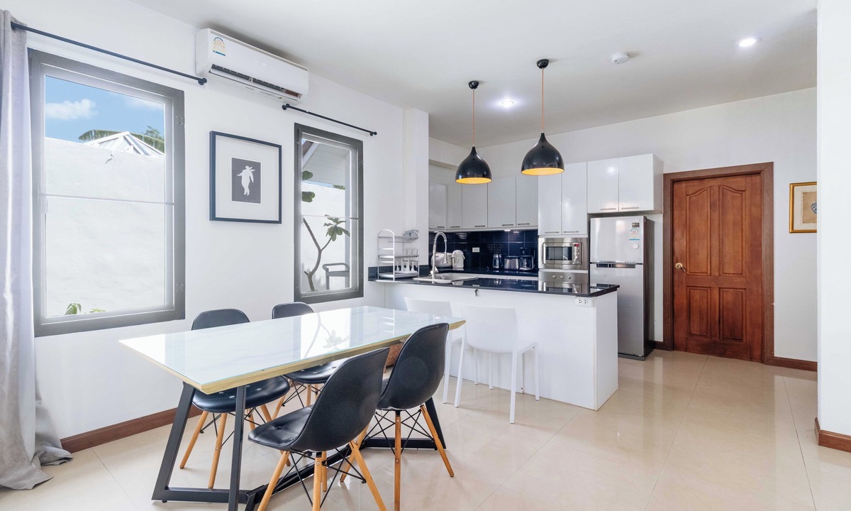 Cherngtalay Villa | 3BR Pool Villa Near Boat Avenue V303