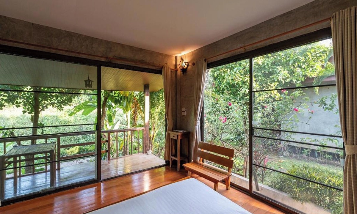 Ban Pong Hotel | Lion Cafe Resort