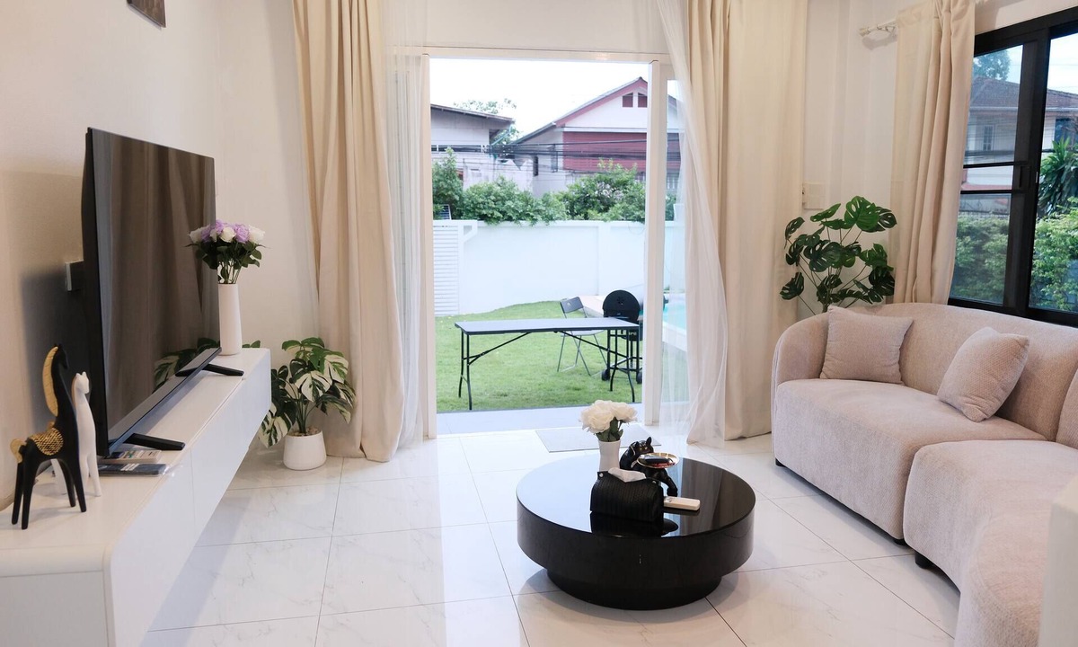 Bang Na House | Modern Private Pool Villa in Sukhumvit