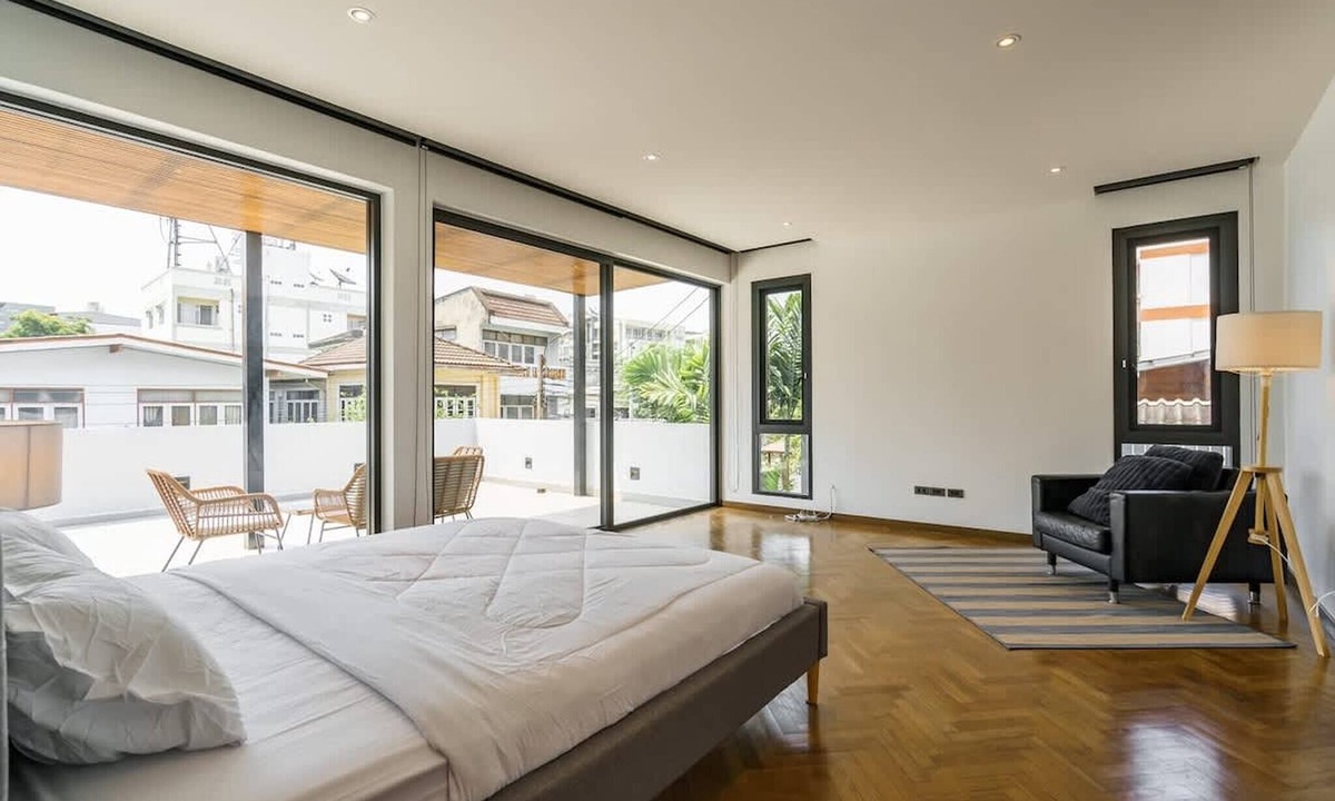 Khlong Tan Nuea Villa | Designer 49 Pool Villa