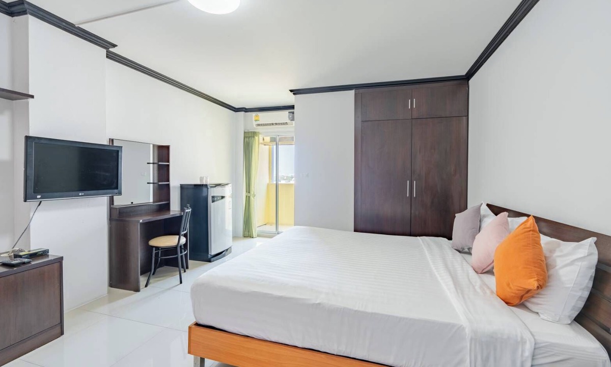 Ban Lam Rua Taek Hotel | One Residence Navanakorn