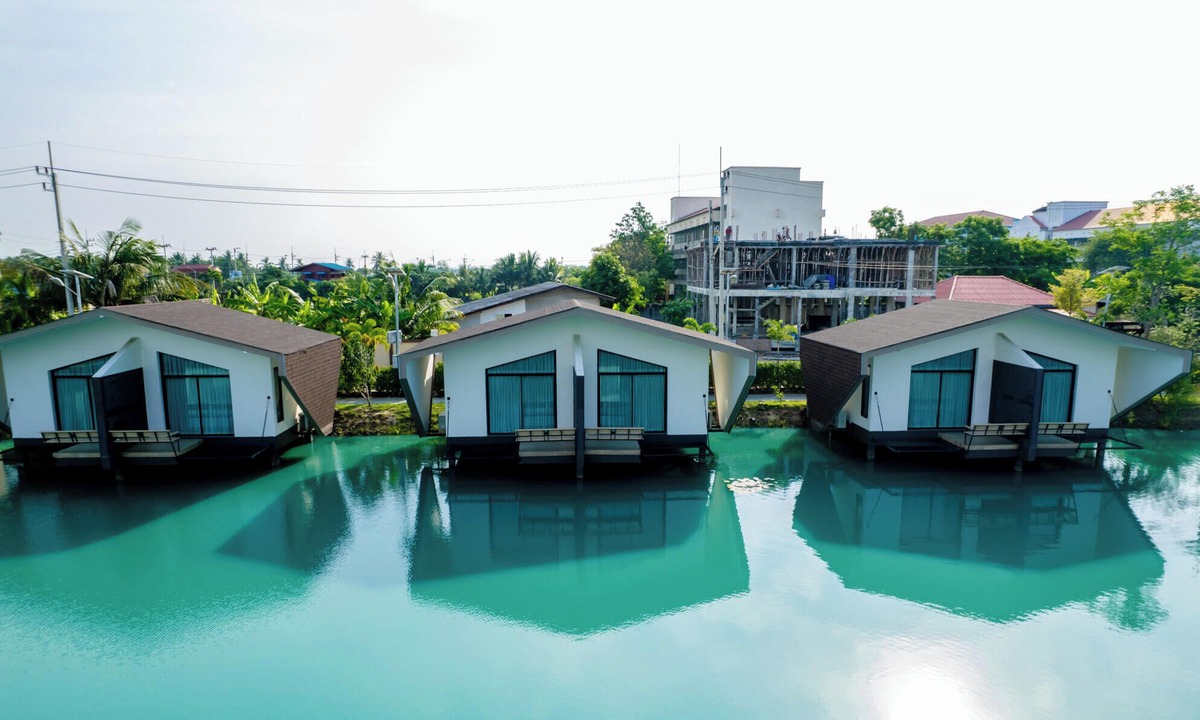 Nakhon Chai Si Resort | Boathouse Boutique Riverside