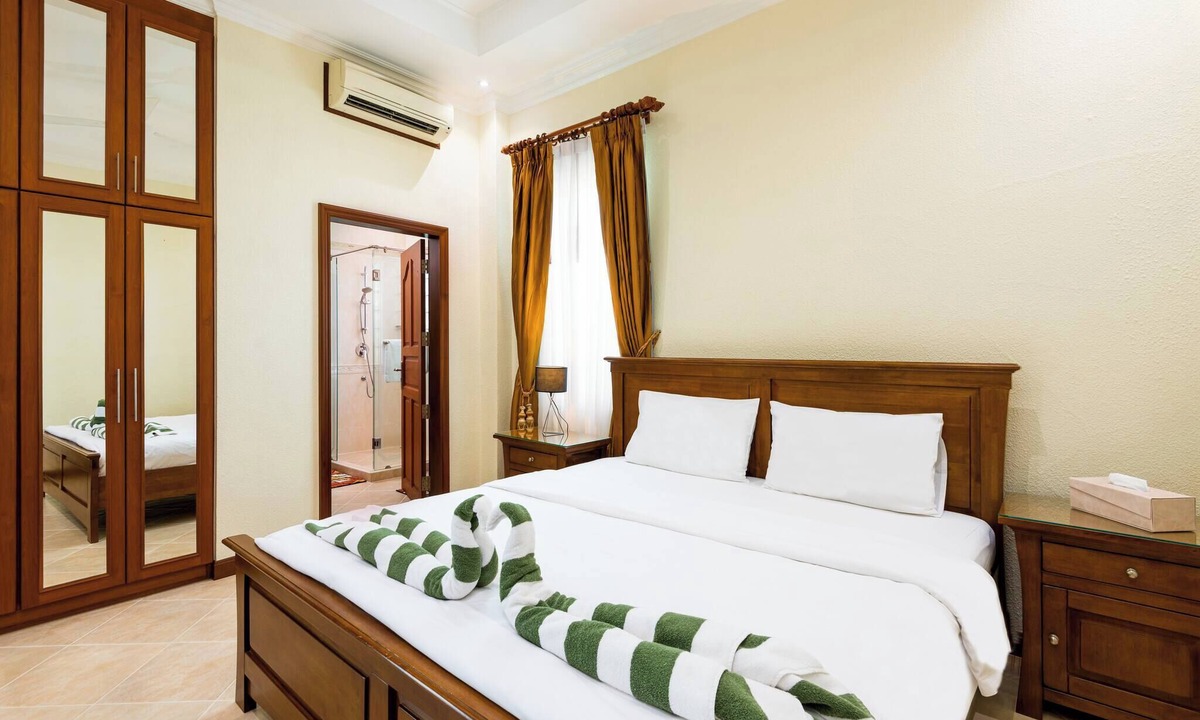 Jomtien Villa | Luxury 4BR Pool Villa Pratamnak Soi5 - 50m to Beach