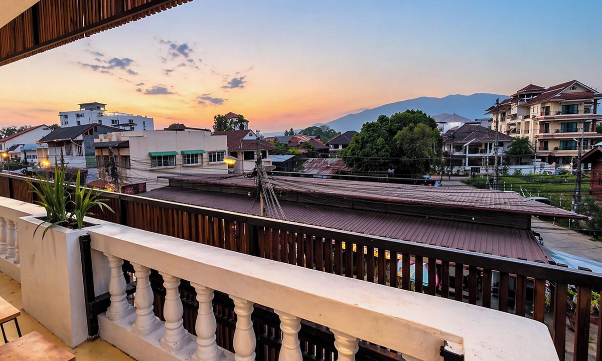 Wua Lai Hostel | Lazy Gibbon 2 Chiang Mai - Haiya