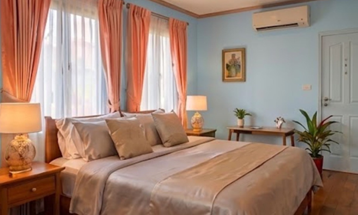 Nang Lae House | House 389-a Quiet Home Above the Valley in the City