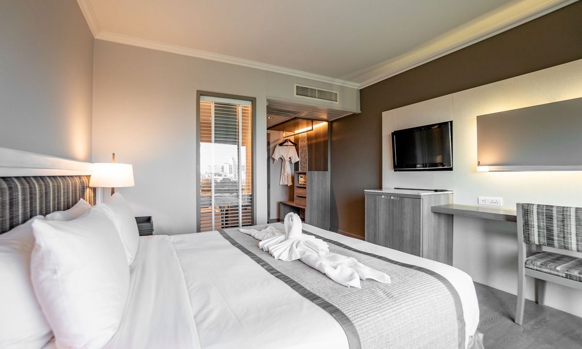 Phitsanulok Hotel | The Grand Riverside Hotel Phitsanulok