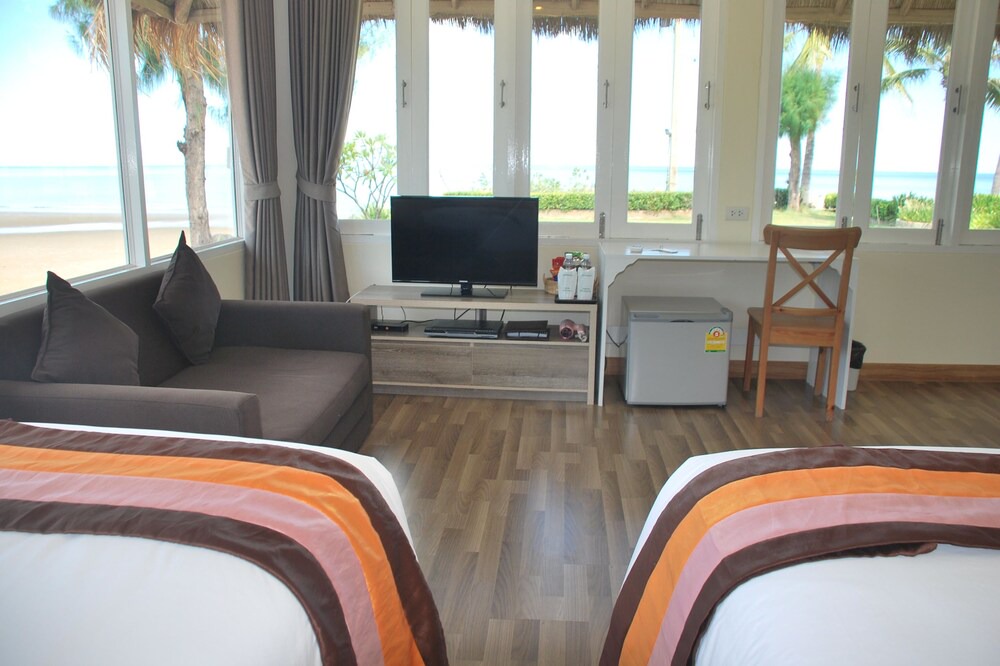 Puk Tian Hotel | Puktien Cabana Beach Resort and Residence