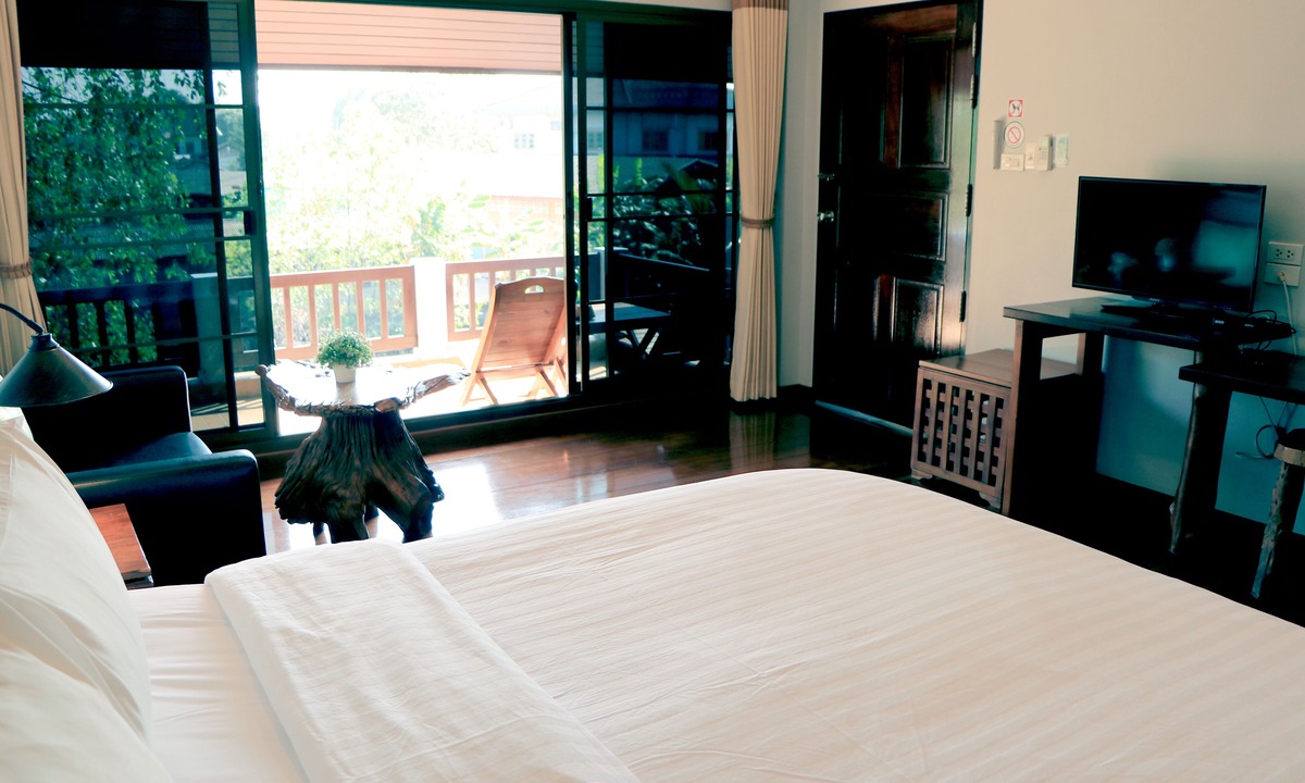 Bang Phra Hotel | Baanrimnam Resort Trat