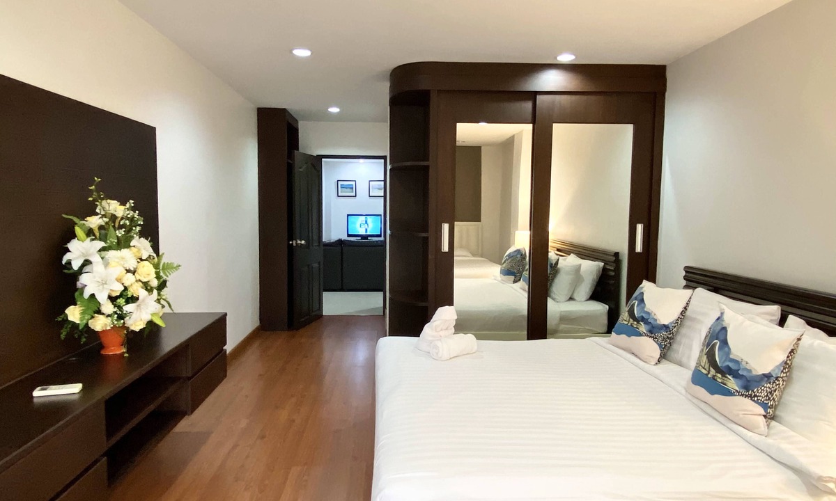 Bangkok Central Business District Apartment | 14 Place Sukhumvit Suites - SHA Plus