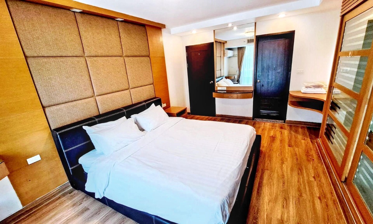Khlong Toei Nuea Condo | 5B - Short-Term Rental Allowed - Downtown Bkk Serviced Apartment