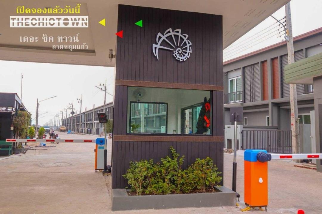 Lat Lum Kaeo Apartment | บ้านทาวน์โฮม ทั้งหลัง 2 นอน 3 น้ำ- The Chic Town