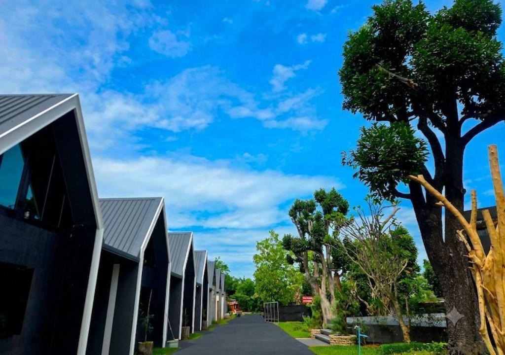Prakhon Chai Hotel | อาริยา กรีนสเตย์ รีสอร์ท