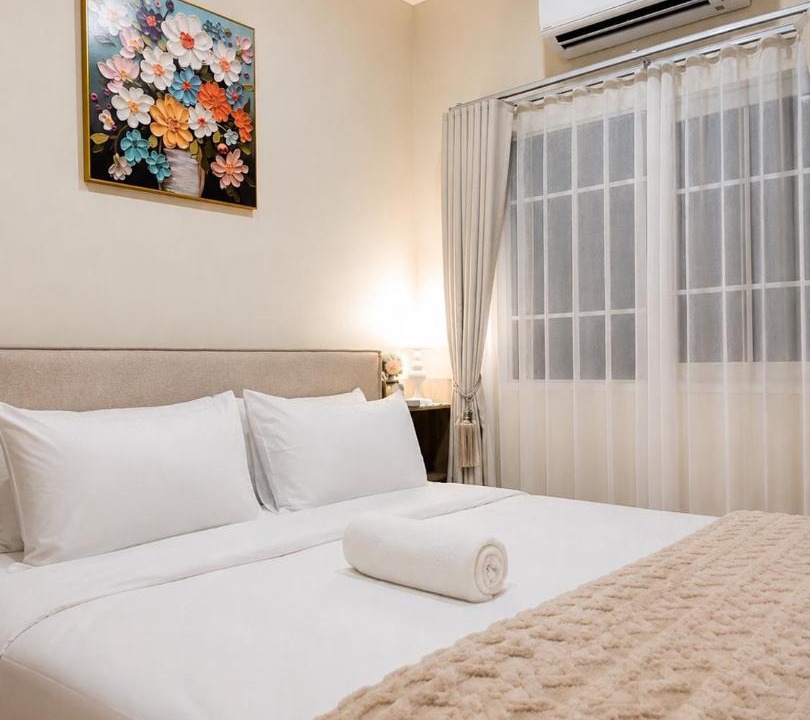 Tha Raeng Villa | 8 Bedroom Bangkok Family Home Sleeps 20 Near Safari World