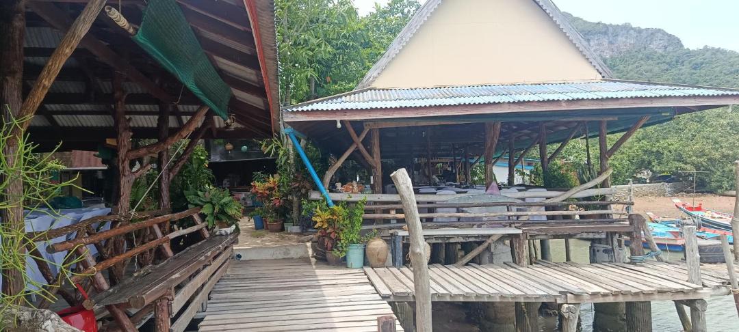 Ang Thong Cabin | Phaluay seefood Motel
