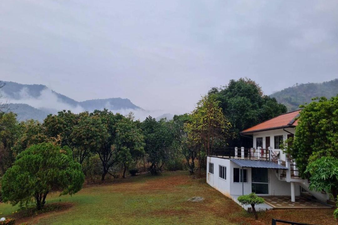 Phetchaburi House | Mountain Front Family Home Big Balcony For 4 Rare Birds, Bikes