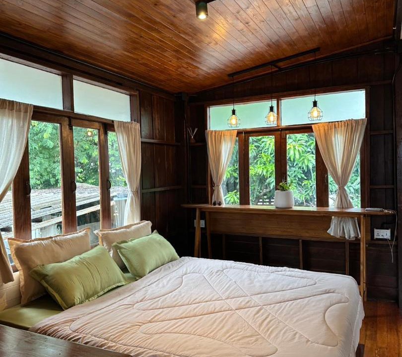 Mae Hia Apartment | Lanna Thai Style wooden Cozy House Big Garden