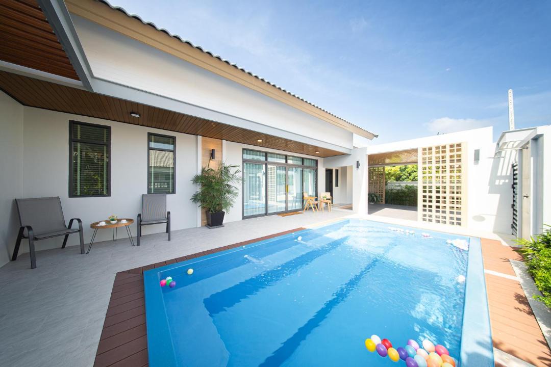 Nikhom Phatthana Villa | Songmee Pool Villa Nikompattana