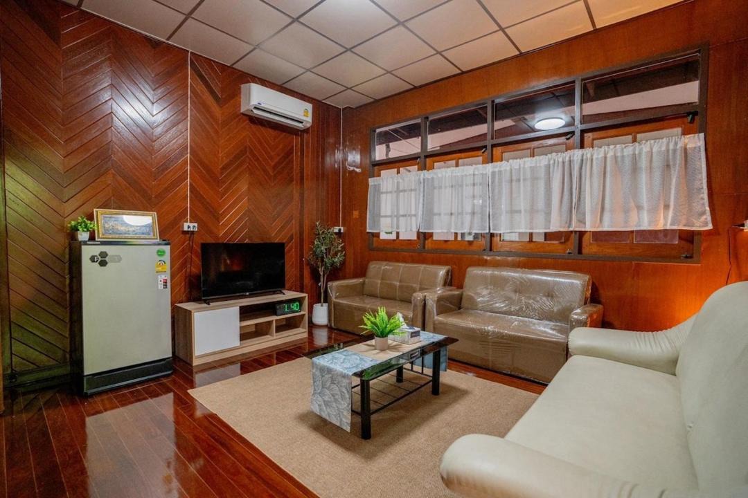 Samae Dam House | Canal-side Wooden House 3BR Private Garden