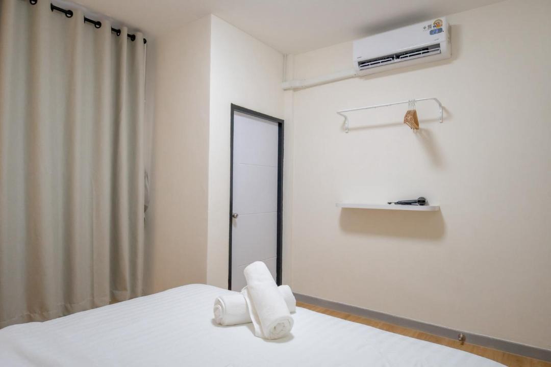 Chatuchak House | Near BTS only 2 mins walk to BTS Phahon Yothin 24 - Lively Townhome