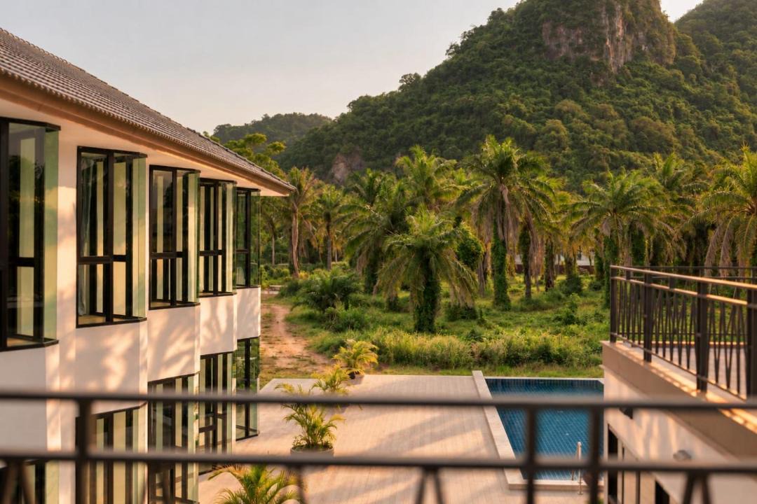 Lang Suan Hotel | Langsuan Pool Garden