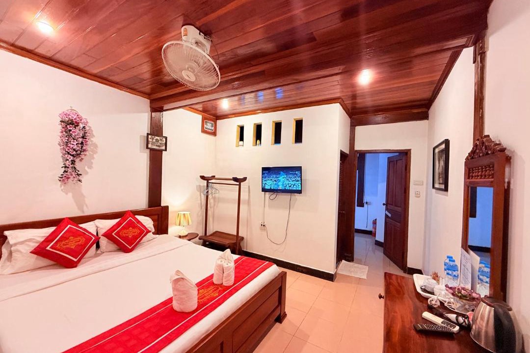 Luang Prabang Hotel | Villa Ouis NamKhan River View