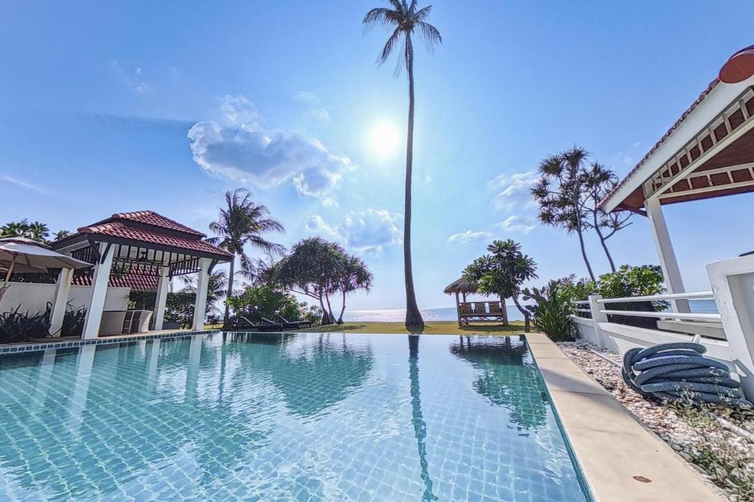 Ko Lanta Villa | Beachfront! 4 Bedrooms - Malee Beach Villa E6