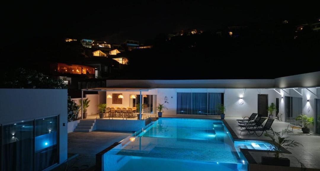 Plai Laem Villa | Luxury Villa with Unique Glass Pool 5BR 10 Guests