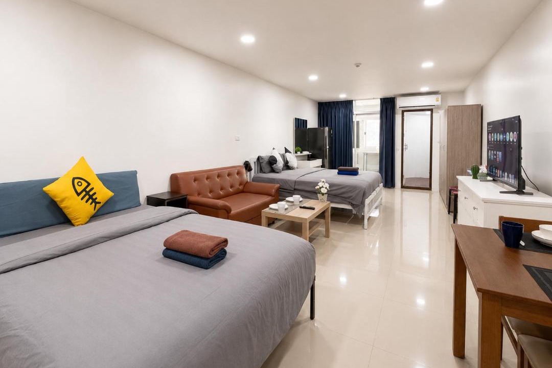 Silom Apartment | 1BR 50sqm Sleeps 4 Near BTS & Nightlife