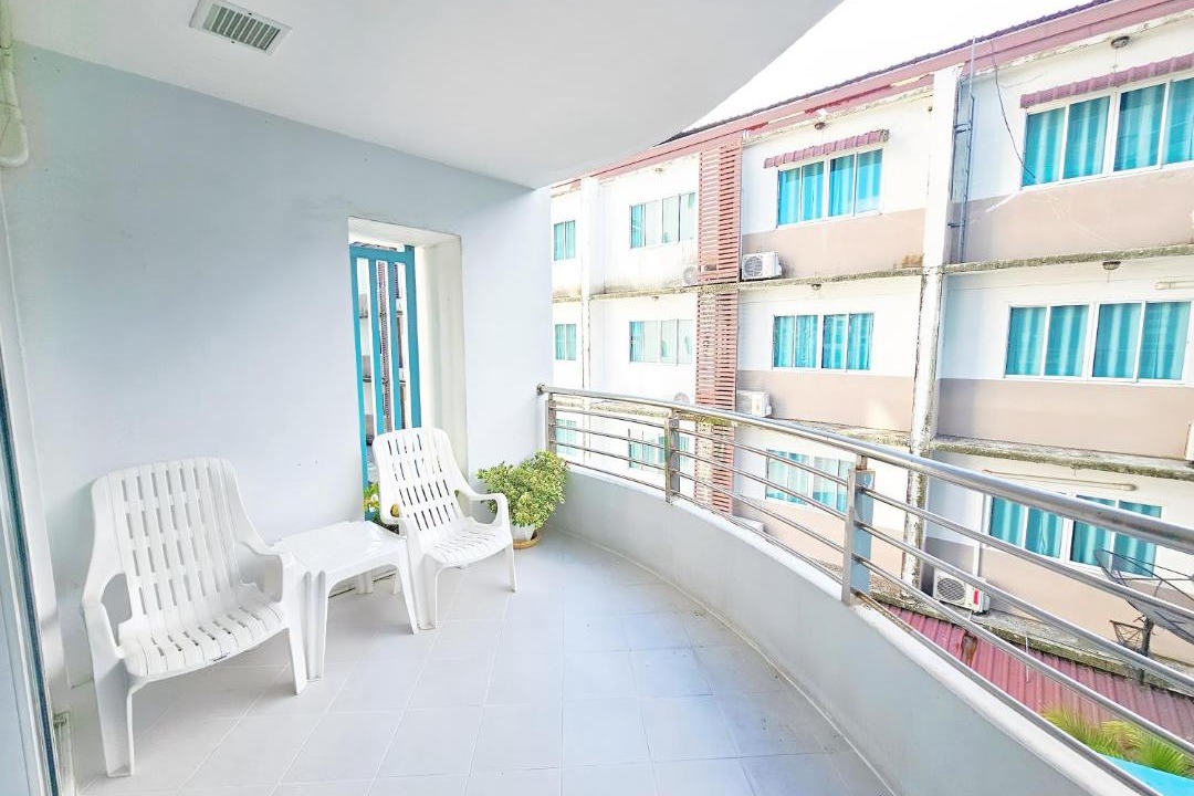 Ban Bang Saen Apartment | The Beach Bangsaen Condo 327-27