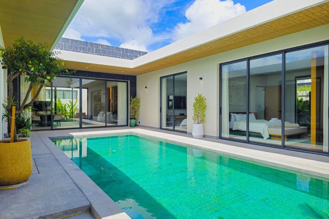 Chalong Villa | Modern Luxury 4BR Pool Villa by the Sea E2