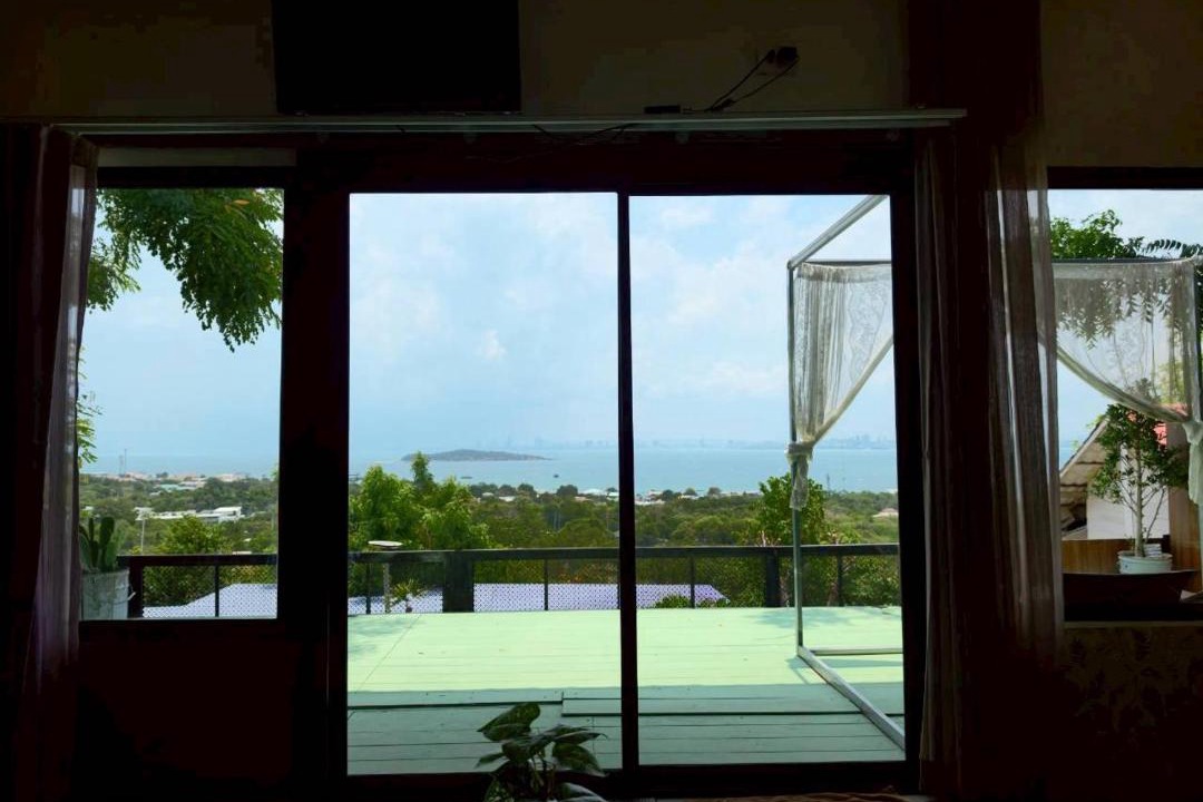 Koh Lan Villa | Baan Sahai Tone บ้านสหายโทน