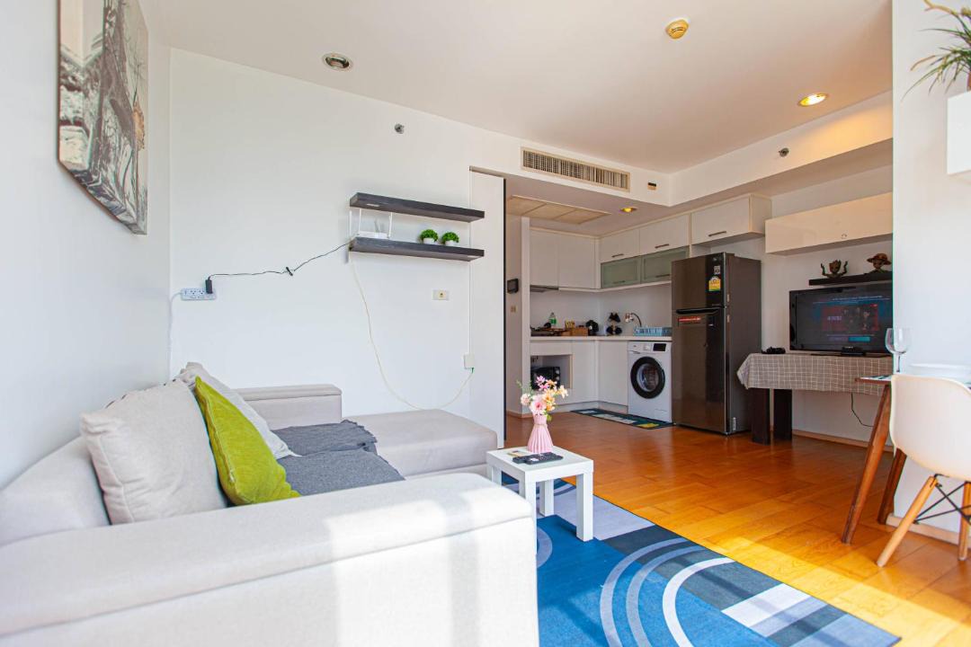 Ekkamai Apartment | Prime Thonglor Stylish 1BR near BTS & Nightlife