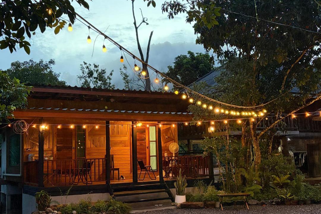 Khuan Ka Long House | บ้านไม้ชายแดนกาแฟสดแอนด์โฮมสเตย์