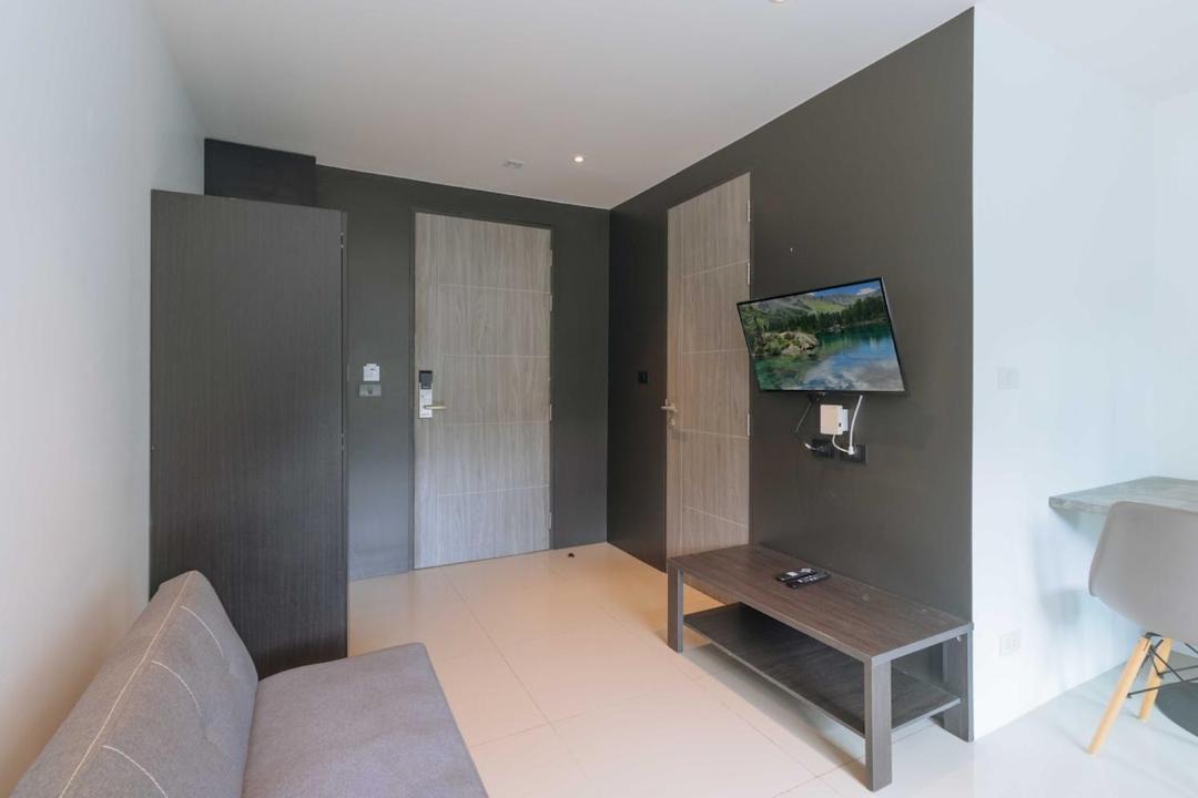 Kathu Apartment | Resort Studio Pool, Gym utopia central c325