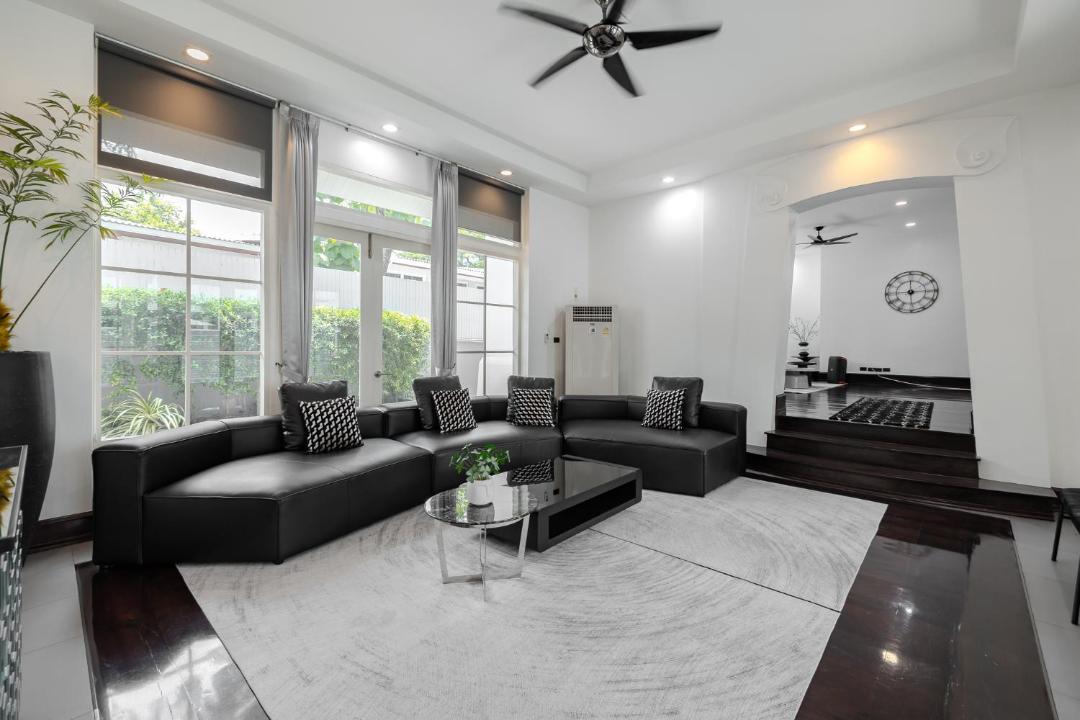 Khlong Tan Nuea Villa | Thong Lo Modern Pool Villa In Center Of Bangkok