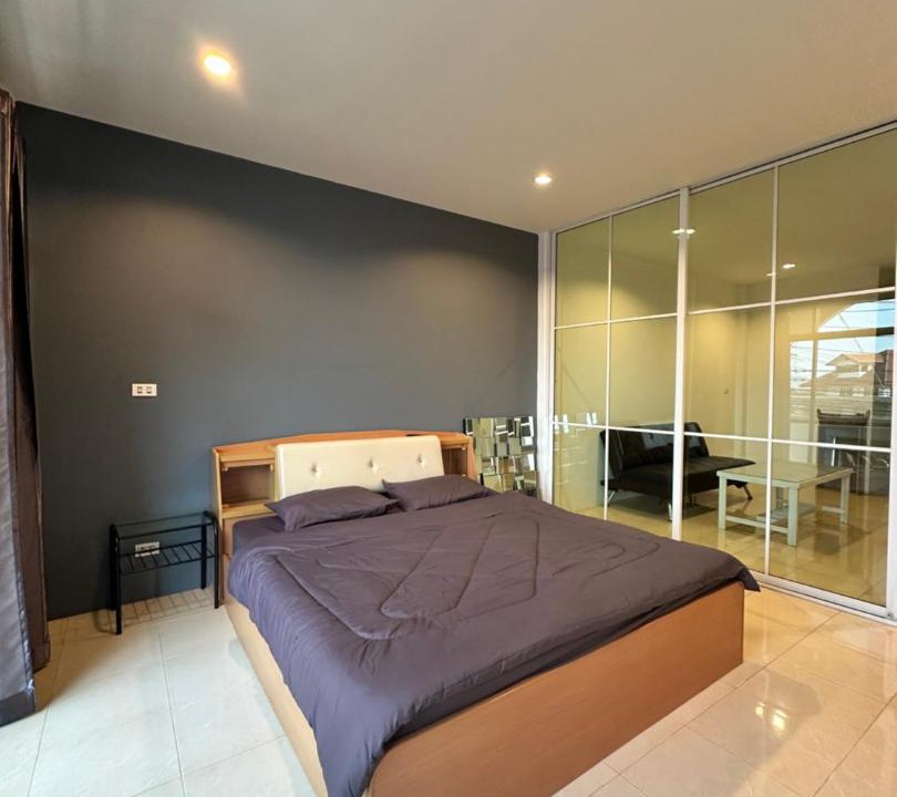 Na Chom Thian Hotel | White Corner
