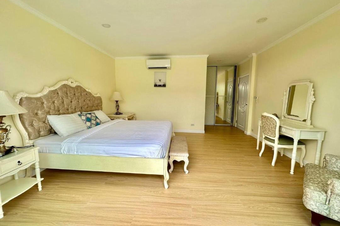Si Sunthon Villa | 5 Bedrooms Villa 5 min walk to Bangtao beach