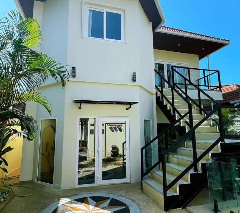 Pratumnak Hill Villa | 3BR Pool Villa Beach Access Patumnak Hill