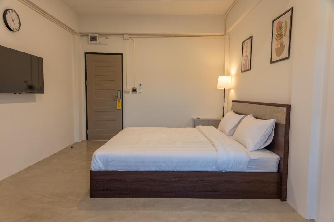 Krathum Lom Hotel | Morning Place