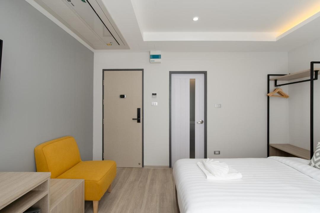 Bang Phlat Hotel | The Riski Hotel at Bangphlat Station SHA