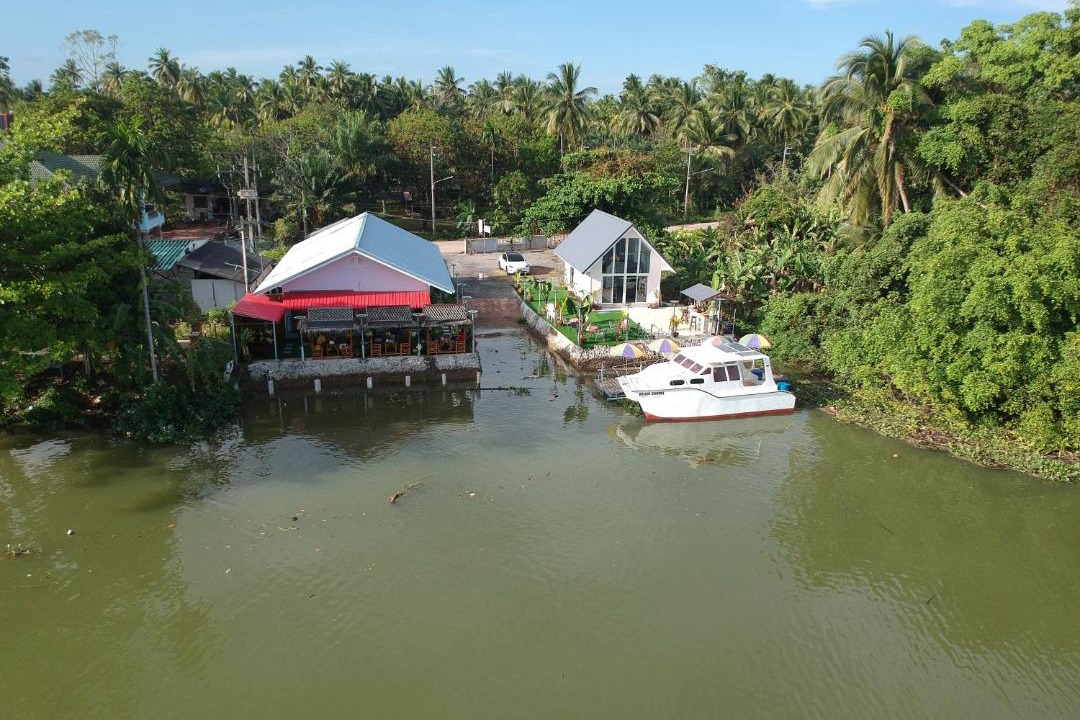 Ban Pa Yang House | Boat house marina restaraunt and homestay