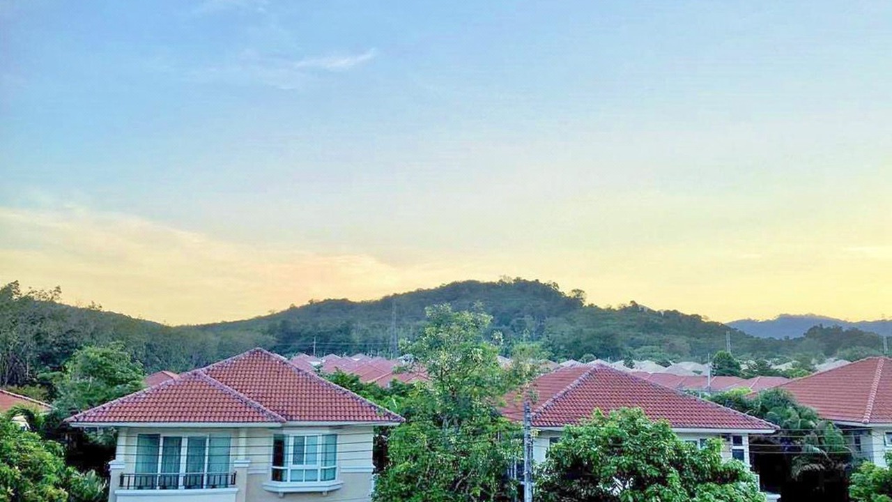 Photo of Buildings in Si Sunthon