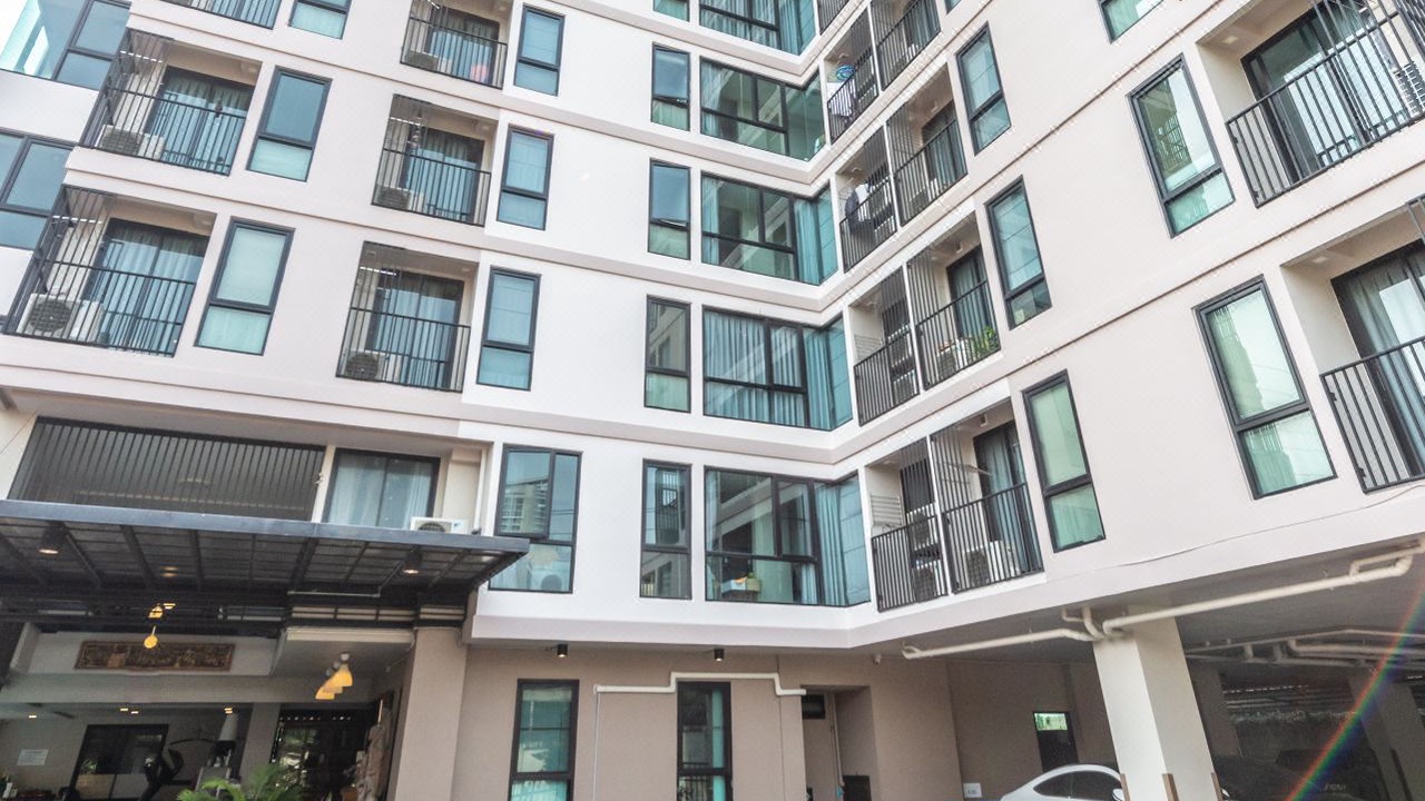 Photo of Buildings in Din Daeng