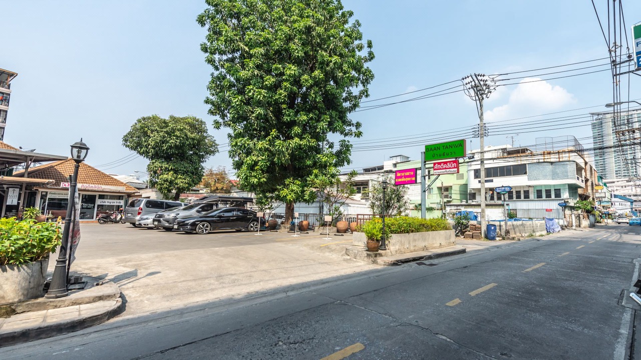 Photo of Buildings in Din Daeng